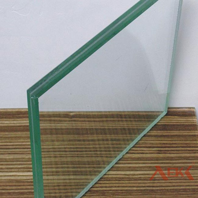 Внешний вид многослойного безопасного стекла-триплекса